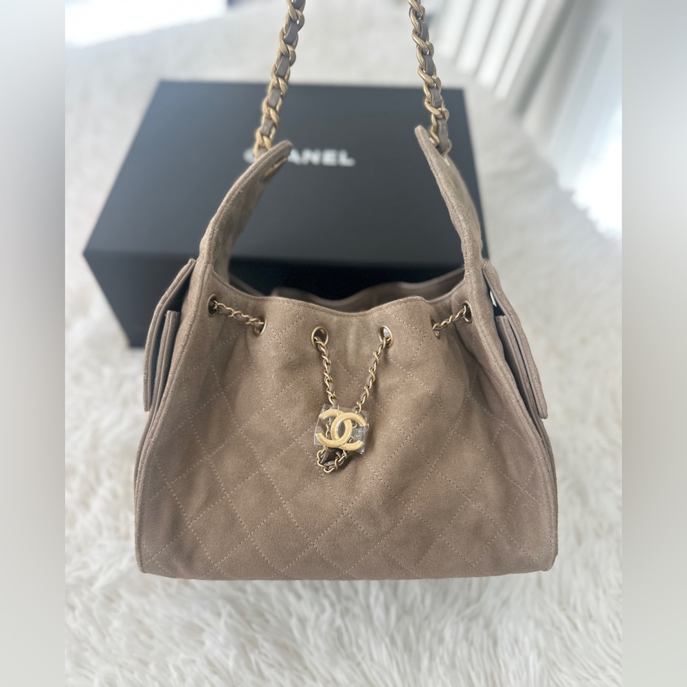❌ SOLD ❌ CHANEL 25 Hobo Bag in Small Grey Suede GHW